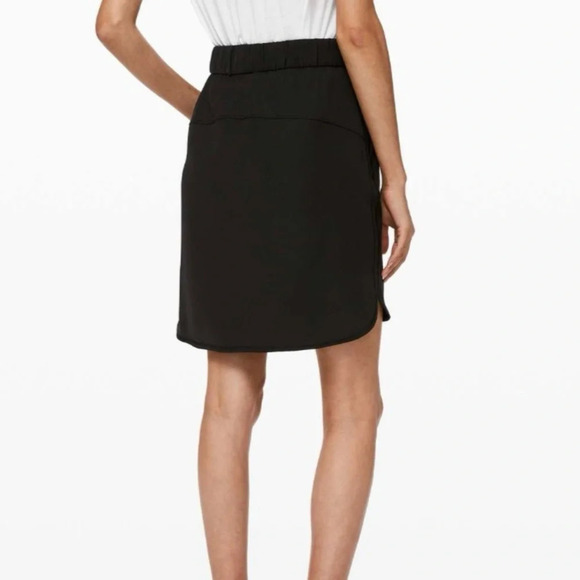 Lululemon sz 6 On The Fly Skirt *Woven Black pockets tie and elastic waist VGUC - Picture 2 of 13